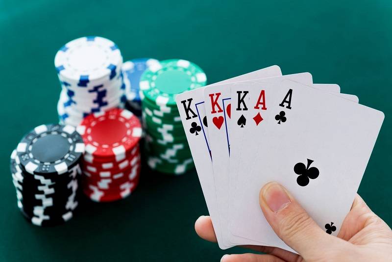 Người chơi phải có kỹ năng đọc bài đối thủ tốt khi chơi poker đổi thưởng